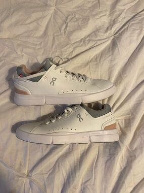 On Running Roger Blush Pink Low-Top Sneakers